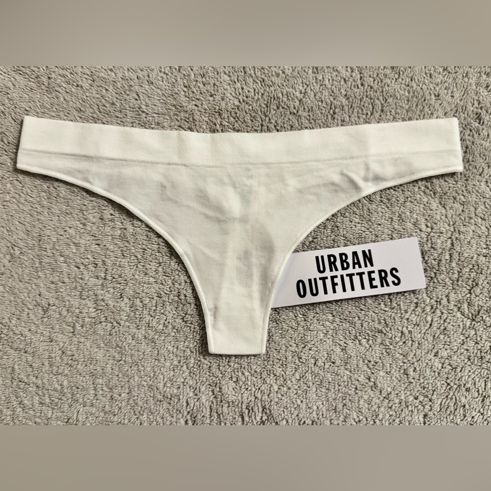 Urban Outfitters - Out From Under - Minimal Seamless Knit Thong - XS - Picture 6 of 12